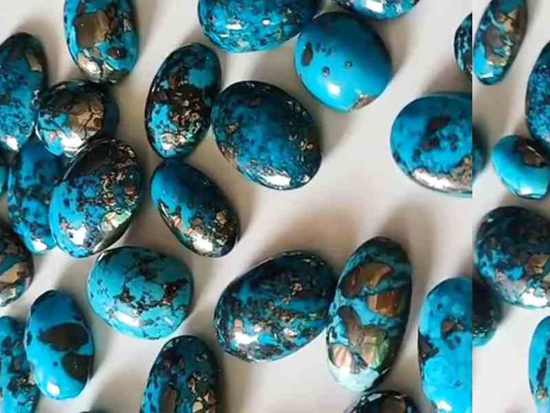 تصویر 4 از سنگ فیروزه گرد مناسب گردنبند با جلوه ای خاص و متفاوت